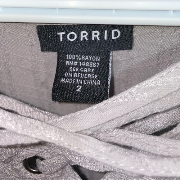 Torrid - 3/4 Sleeve - Sleeve pull-up - Size 2 - Picture 3 of 5